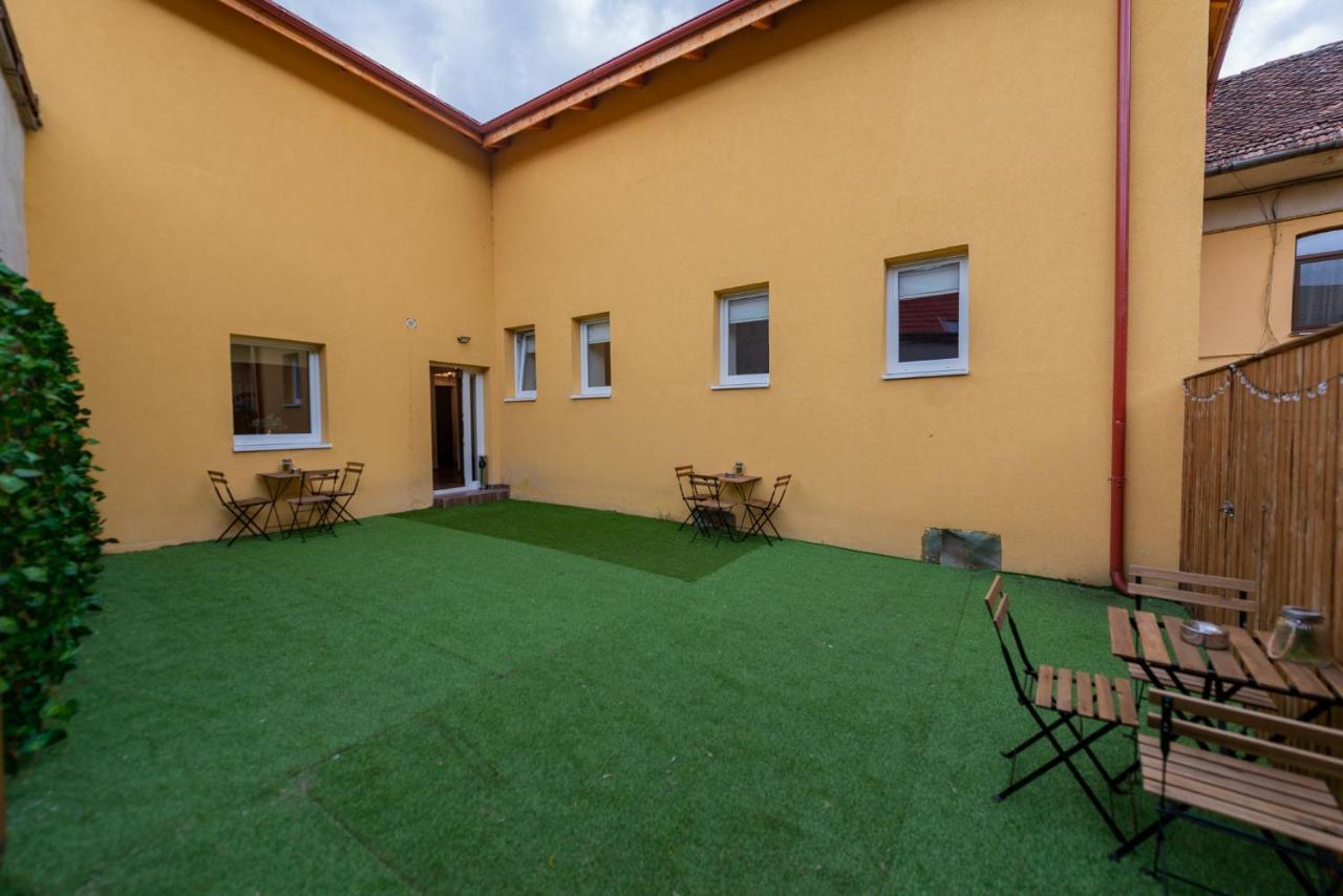 Отель Fernweh Haus Брашов Экстерьер фото